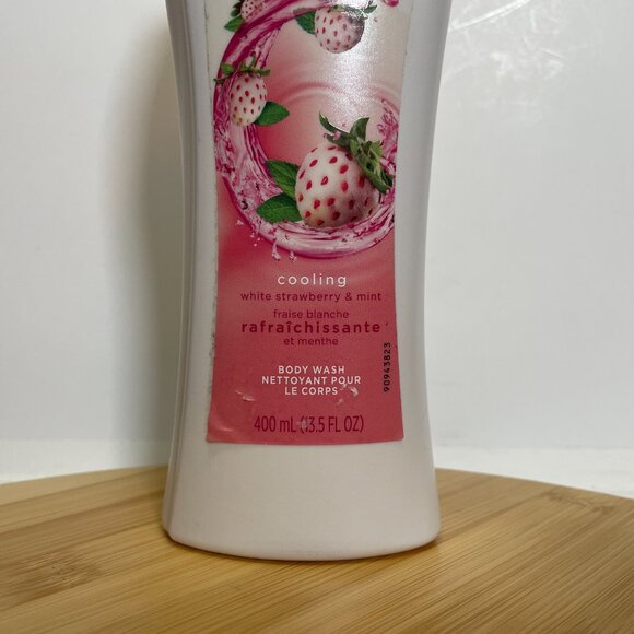 Olay Fresh Outlast White strawberry & Mint Body Wash 400 mL 13.5 oz Moisturizing - Picture 2 of 5